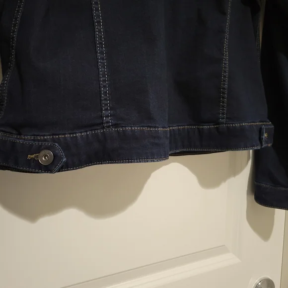 EV1 Jean Jacket by Ellen Degeneres. Large. #180 - Picture 6 of 6